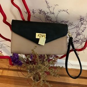 SOLD !!! Steve Madden wristlet wallet